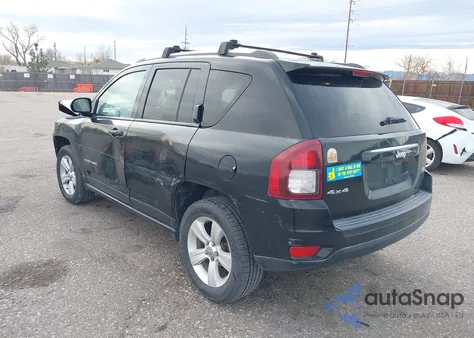 2016 Jeep Compass Latitude z USA, uszkodzony, nr VIN 1C4NJDEB9GD781172